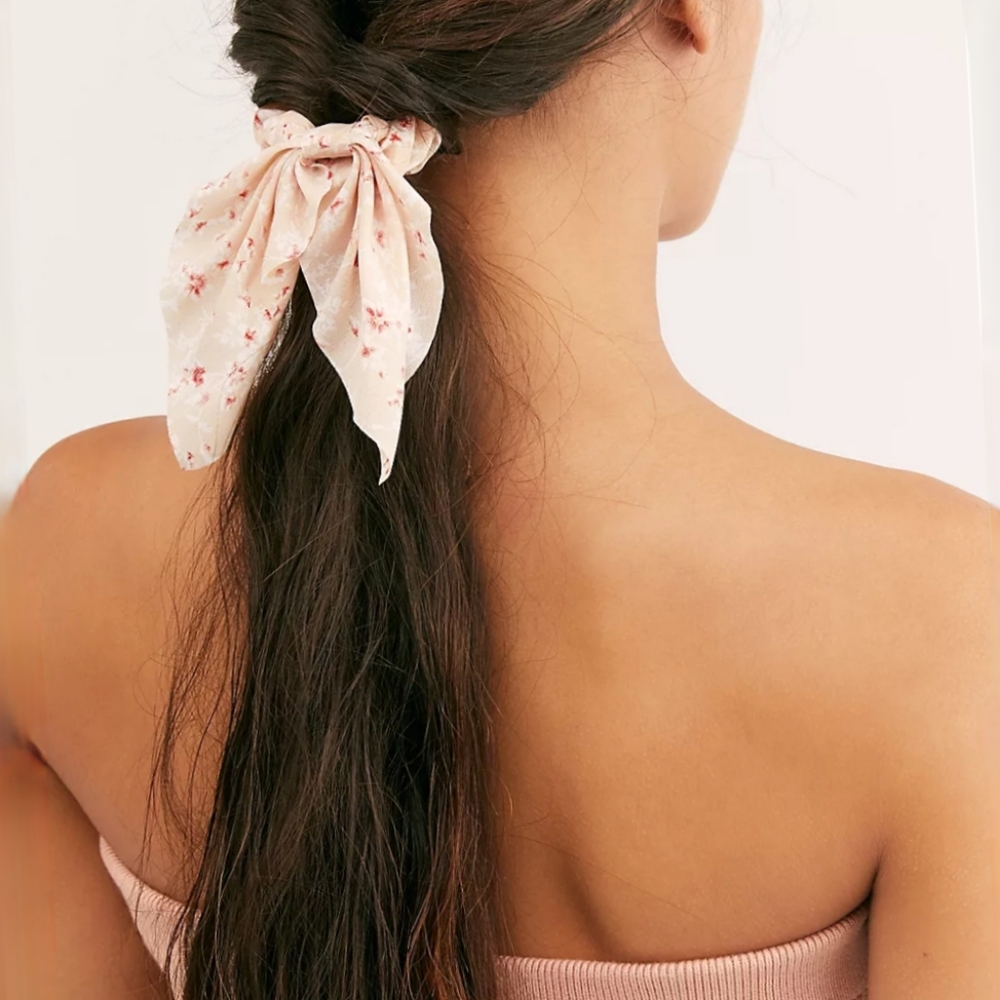 Free People Milano scrunchie - Picture 2 of 5